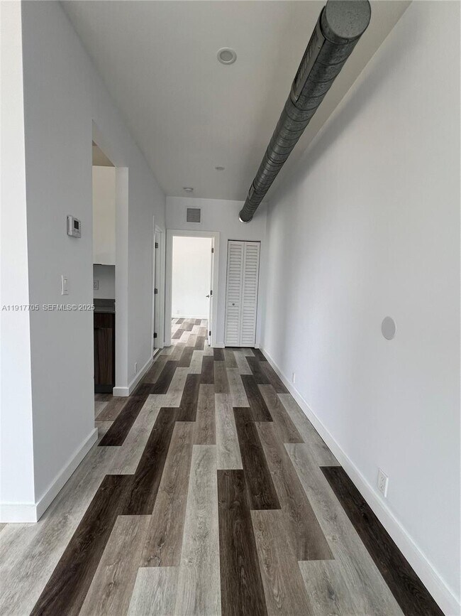 Building Photo - 1814 SW 22nd Ave