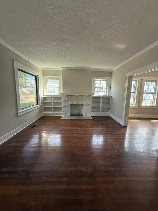 Building Photo - 1437 Woodland Ave SW