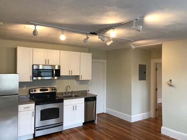 Building Photo - 402 Highland Ave