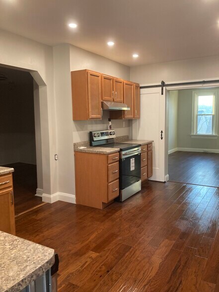 Building Photo - 3015 Brereton St