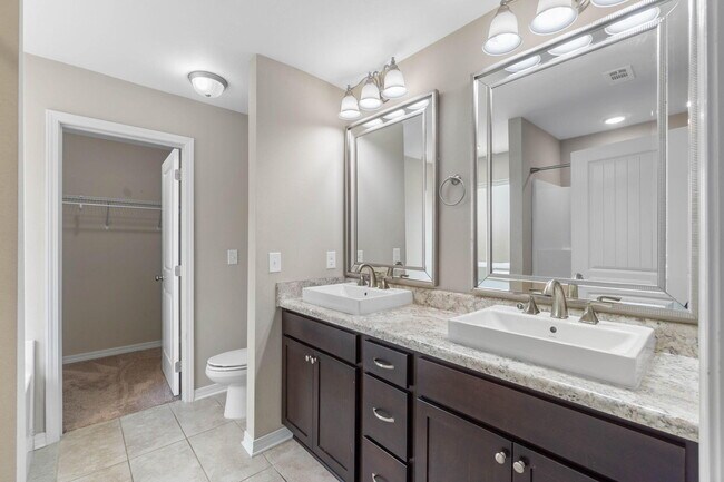 Building Photo - 426 Eisenhower Dr