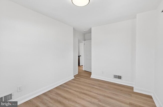 Building Photo - 1870 Yakona Rd