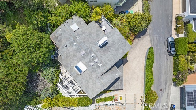 Building Photo - 546 Temple Hills Dr