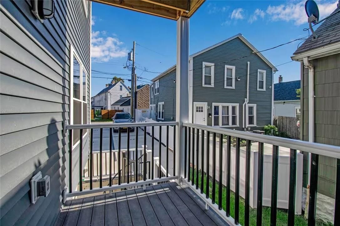 Building Photo - 140 Seymour, Lower St