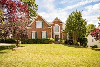 Building Photo - Gorgeous and Spacious 4 Bedroom home, Golf Course Views, Premium Finishes, Pet Friendly!