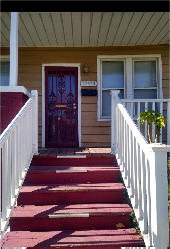 Building Photo - 13929 Arlington St