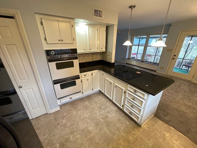 Building Photo - Charming 4 Bedroom Home in Downtown Shelbyville – Prime Location & Classic Comfort