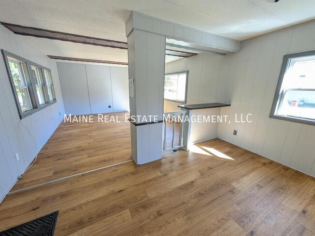 Building Photo - 72 Park Dr