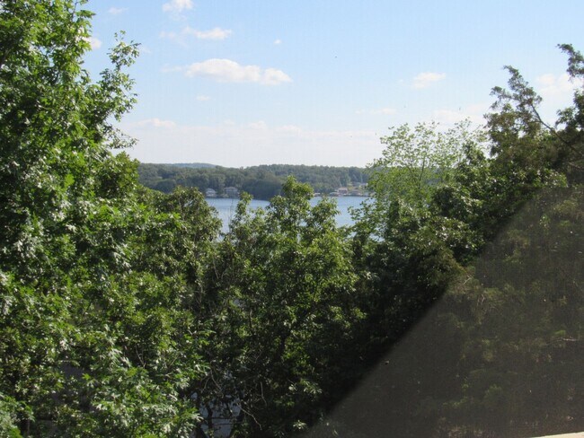 Building Photo - Osage Beach house for rent