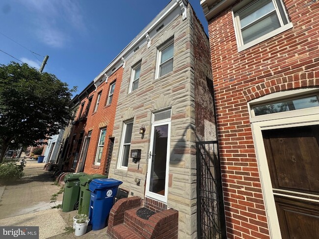 Building Photo - 1356 Towson St