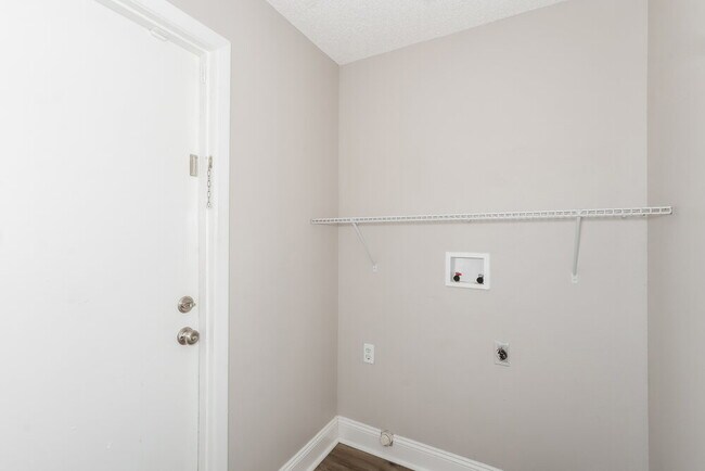 Building Photo - 14515 Wessex St