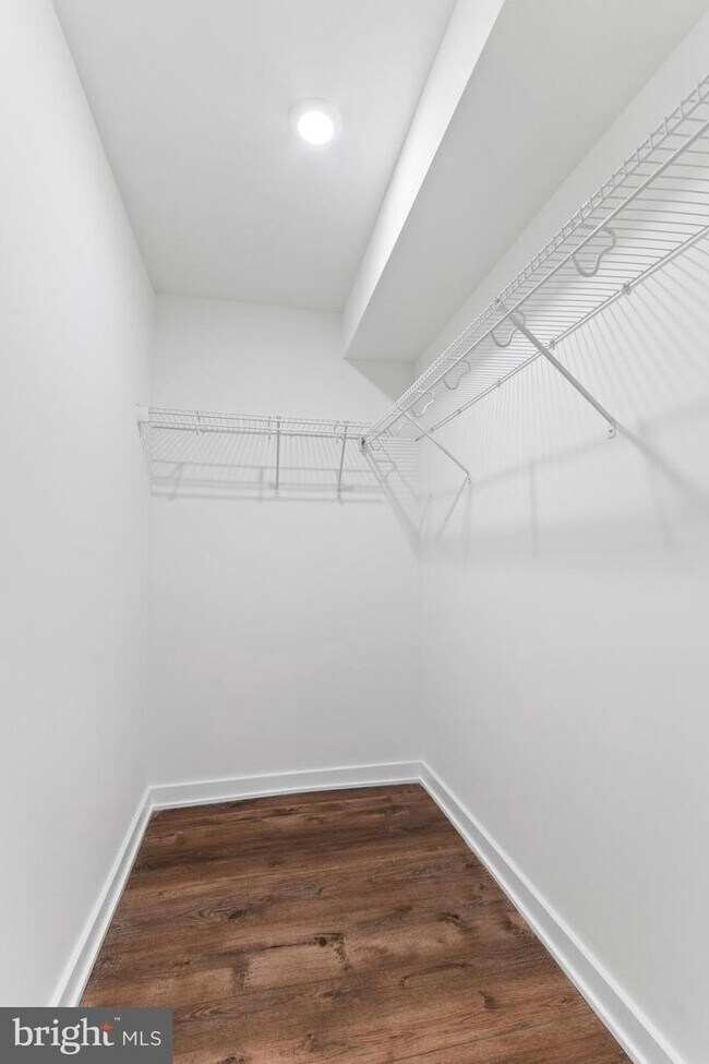 Building Photo - 6211 Woodbine Ave