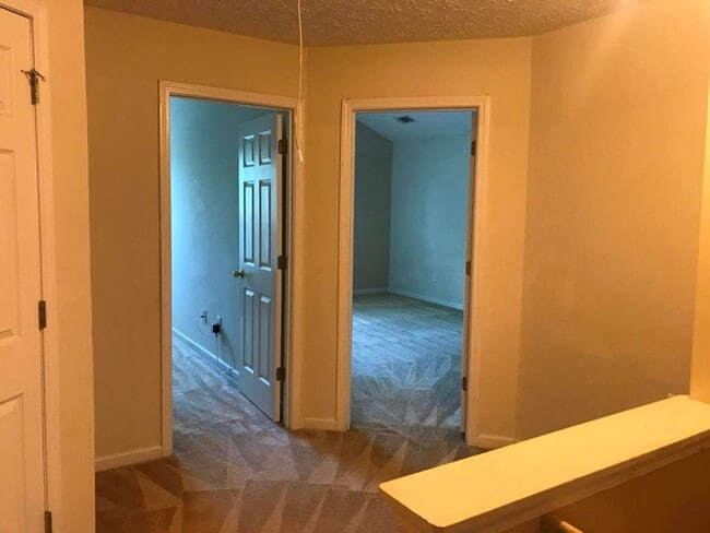 Building Photo - Spacious and Beautiful 3 Bedroom Home