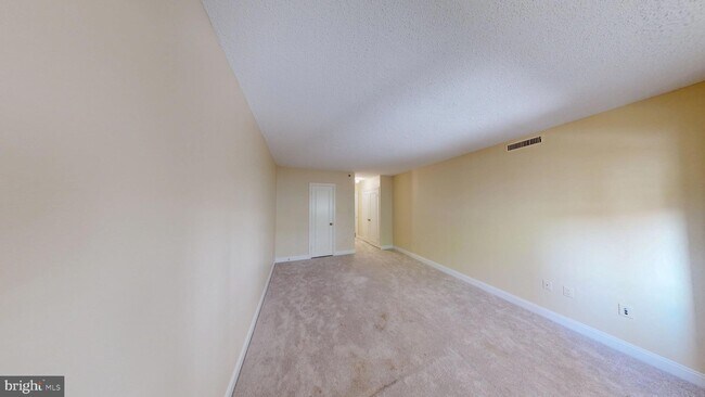 Building Photo - 4550 N Park Ave