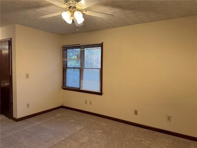 Building Photo - 1105 Booth Ct SW