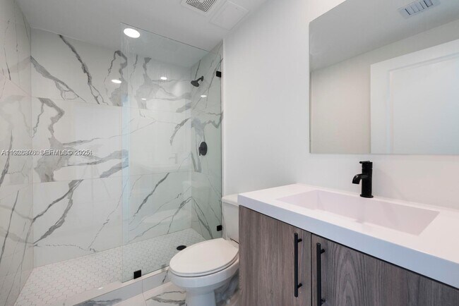 Building Photo - 1327 NW 2nd Ln