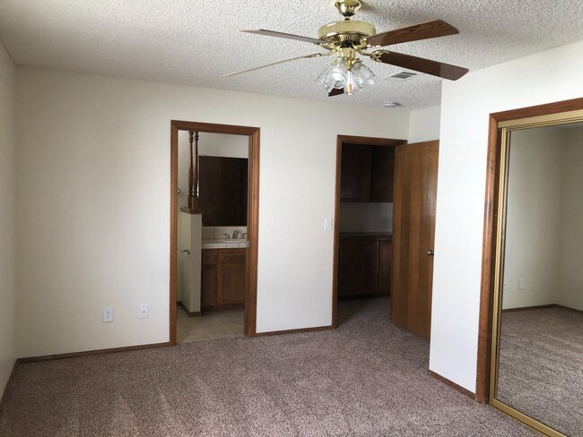 Building Photo - Spring Valley Lake Home