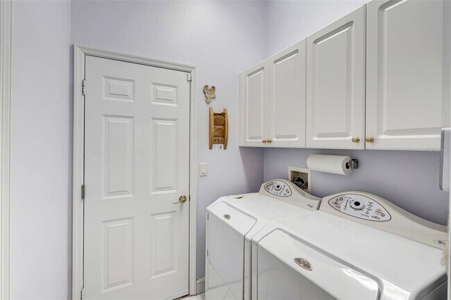 Building Photo - 2500 Castle Pines St