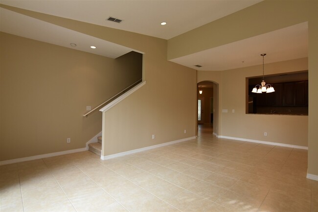 Building Photo - Winter Springs 3br 2.5ba townhouse in GATE...