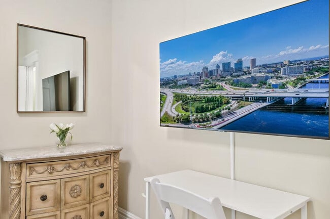 Building Photo - 607 S Orleans Ave