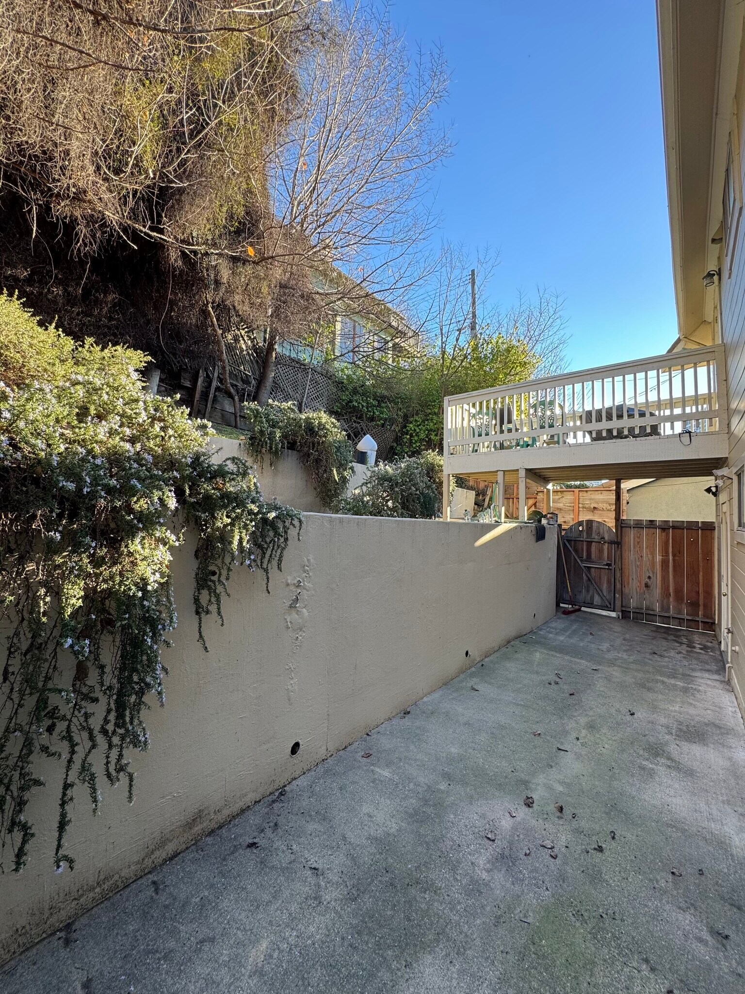 Building Photo - 2606 Harrison St