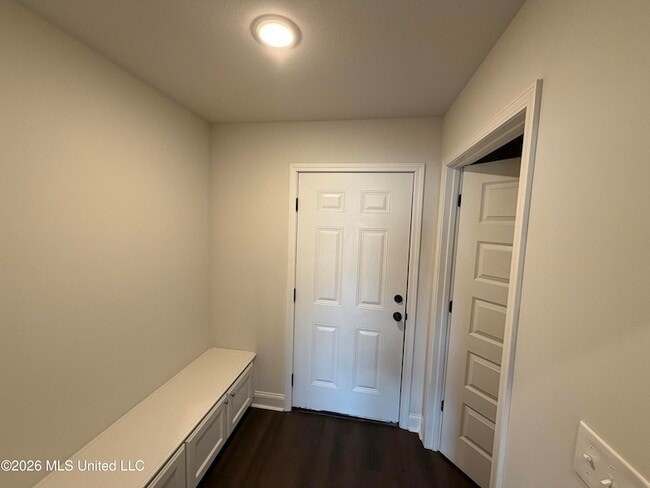 Building Photo - 464 Silver Hill Dr