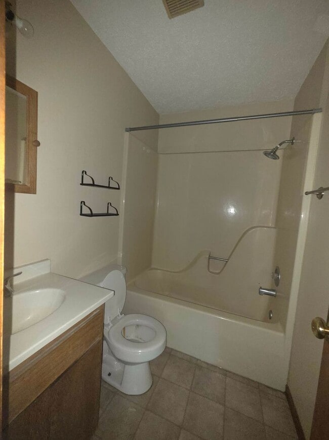 Building Photo - 1379 Parkside Dr