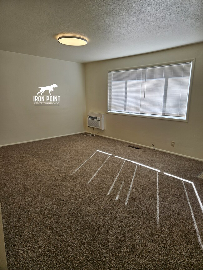 Building Photo - North Boise Duplex w/2 beds, 1bath, W/D, and Covered Parking