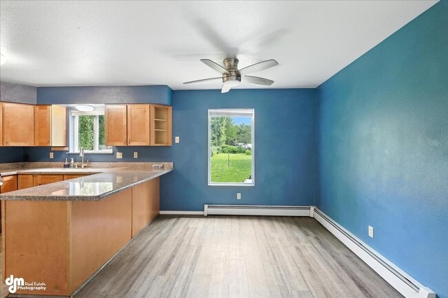 Building Photo - Spacious Palmer Home!