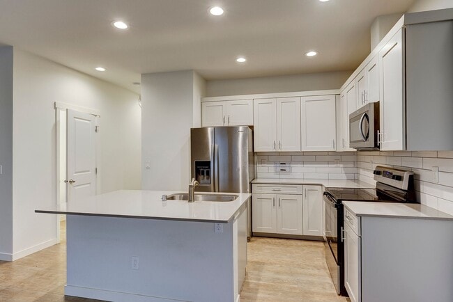 Building Photo - 3 Bedroom/2 Bath  townhouse in Kettlecove community