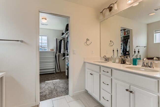 Building Photo - Stunning Newer-Built Home in Desirable Pal...