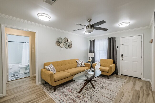 Building Photo - 1327 W 21st St