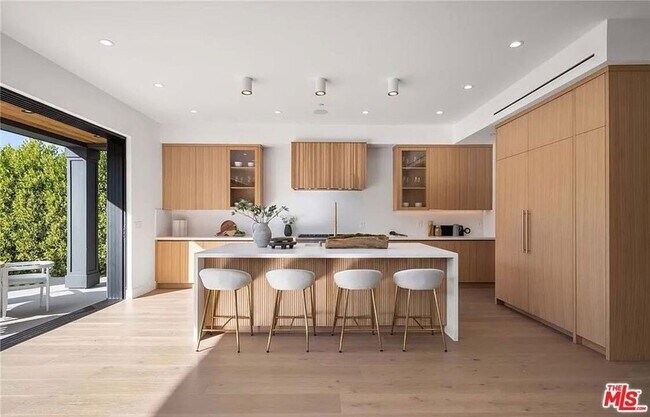 Building Photo - 4453 Gentry Ave