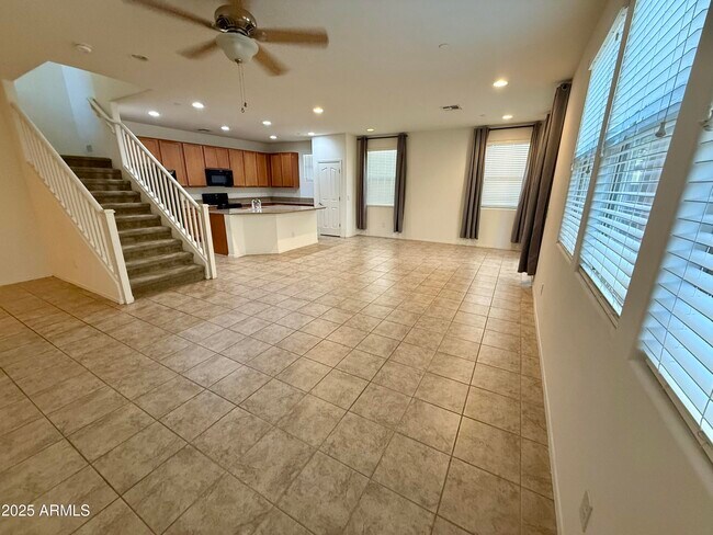 Building Photo - 4717 E Betty Elyse Ln