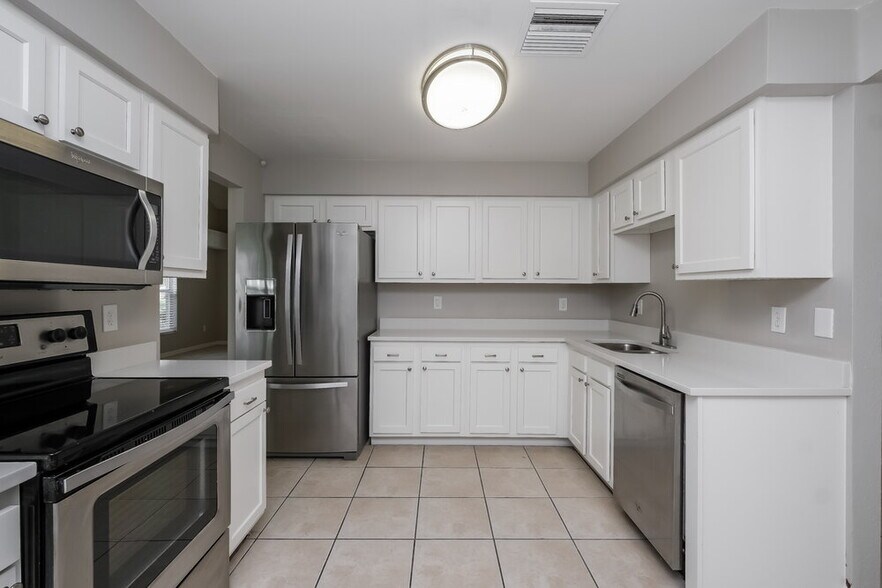 Building Photo - 13423 Beechberry Dr