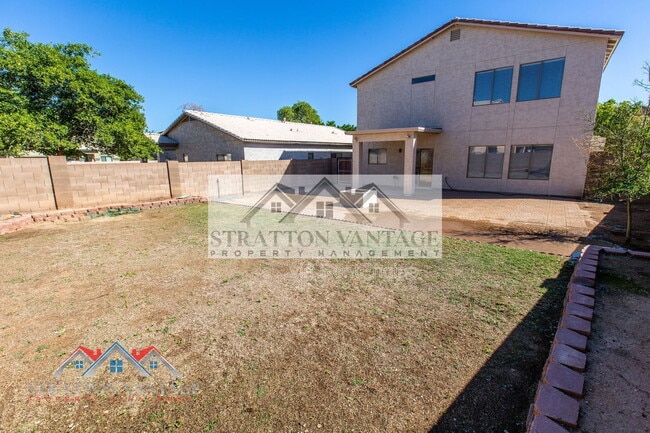 Building Photo - 484 E Cheyenne Rd