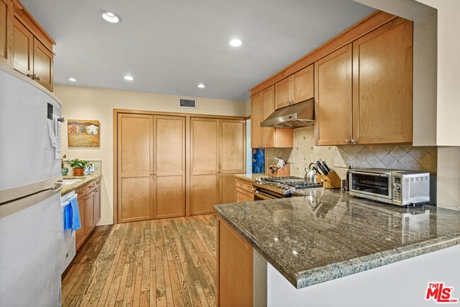 Building Photo - 730 Basin Dr