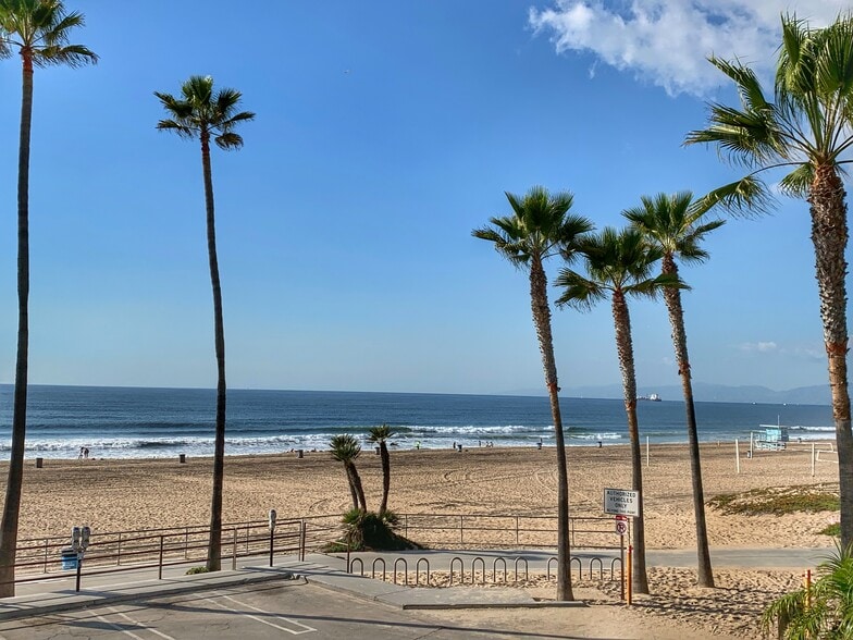 Building Photo - 1430 Manhattan Beach Blvd