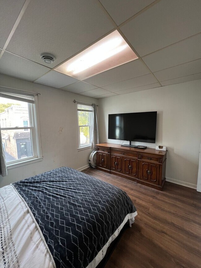 Building Photo - 1511 Oregon St