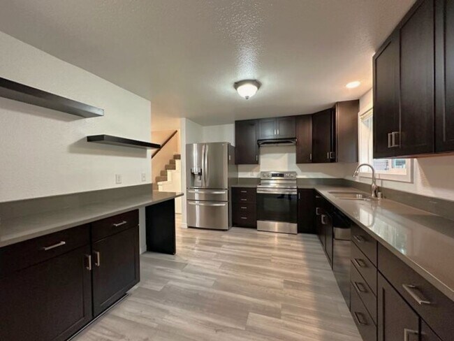 Building Photo - Welcome Home: Cozy 3BR/2BA Lake Holiday Re...