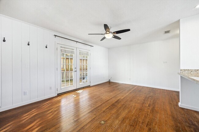 Building Photo - 2108 Branard St