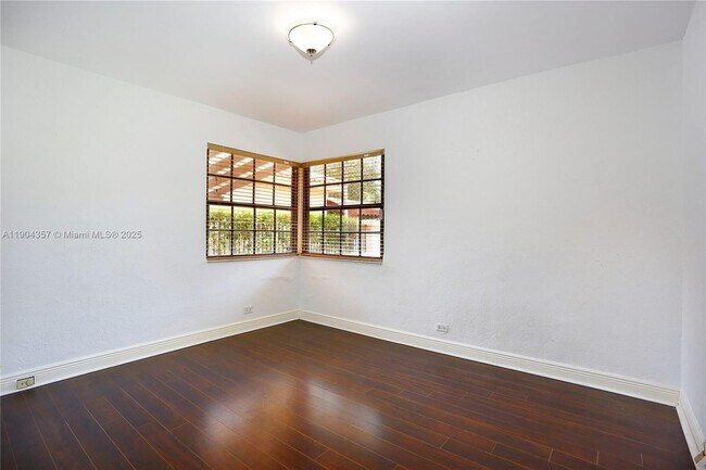 Building Photo - 1027 SW 22nd St