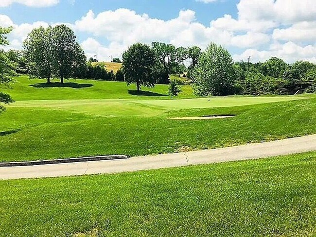 Building Photo - Gorgeous Home Located on Rivercut Golf Cou...