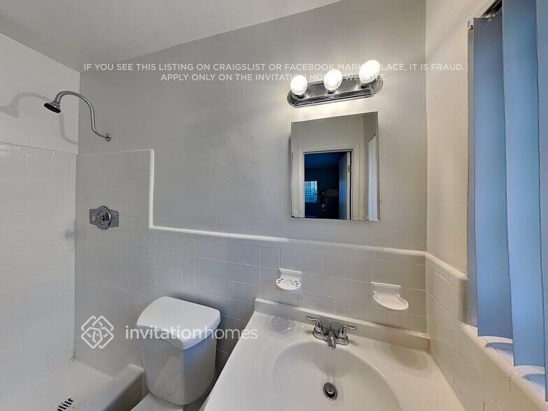 Building Photo - 2608 SW 34th Ave