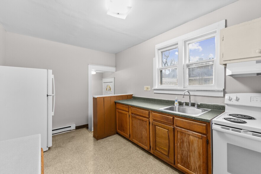 Building Photo - 922 Dakin St