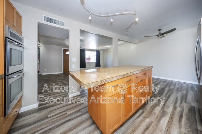 Building Photo - 3221 S Grady Ave