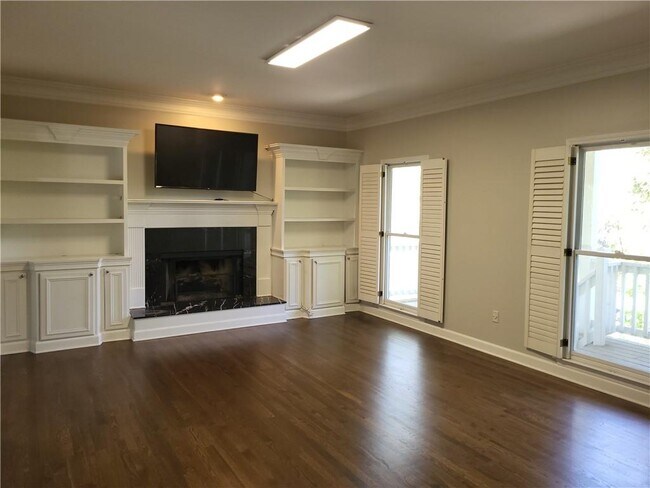 Building Photo - 1155 Davis Pl NW