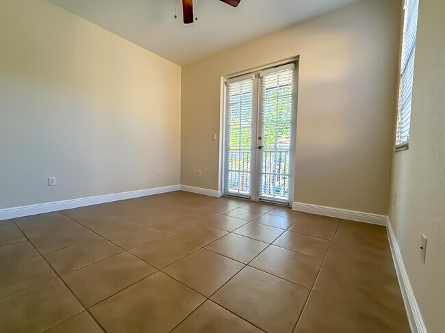 Building Photo - 6966 Julia Gardens Dr