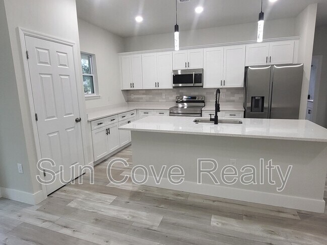 Building Photo - 1604 W Gainsboro Ln