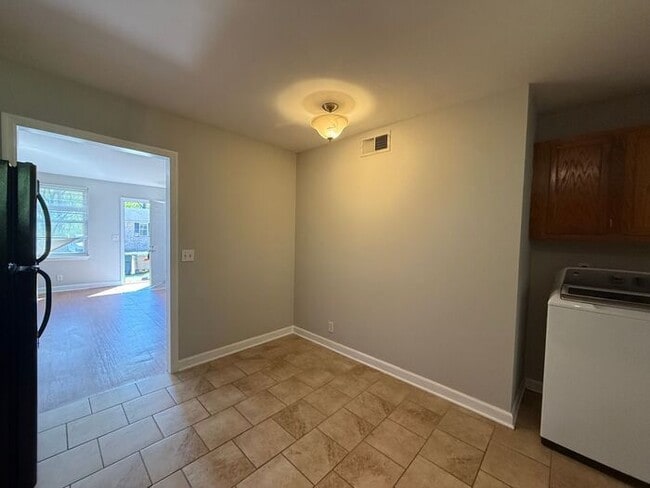 Building Photo - Inglewood Duplex Available Now!